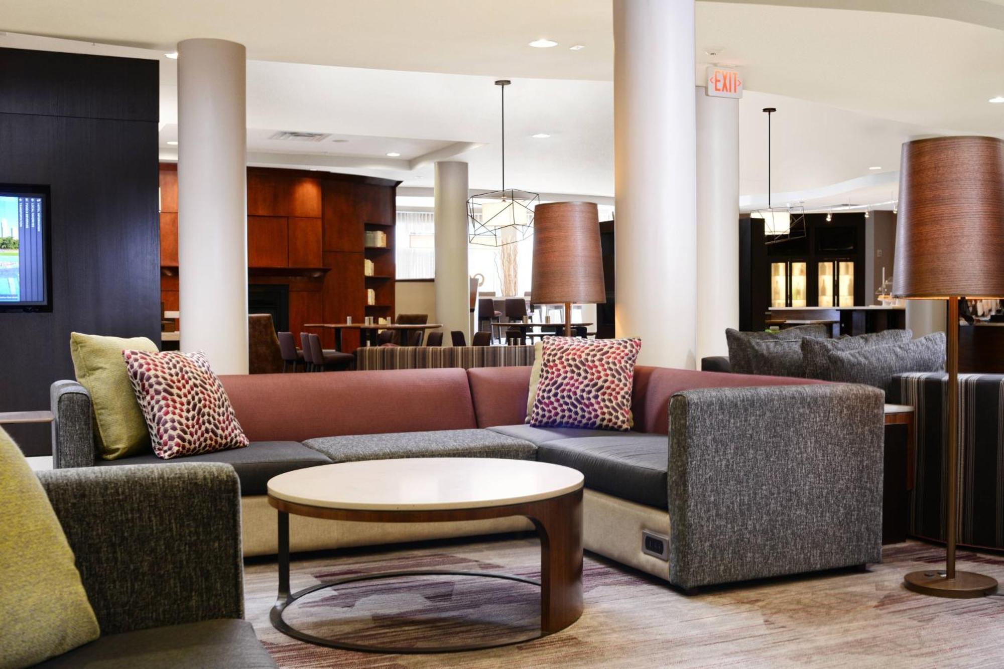 Отель Courtyard Marriott Houston Пэрленд Экстерьер фото