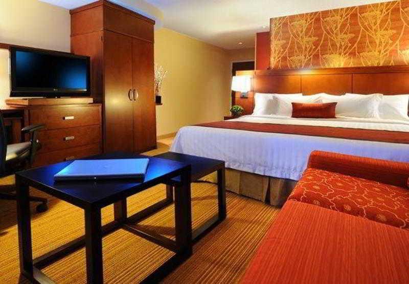 Отель Courtyard Marriott Houston Пэрленд Номер фото
